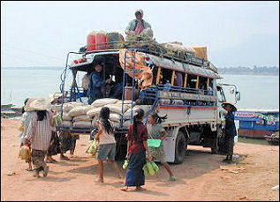 20120514-Bus Busverkehr_Laos.jpg